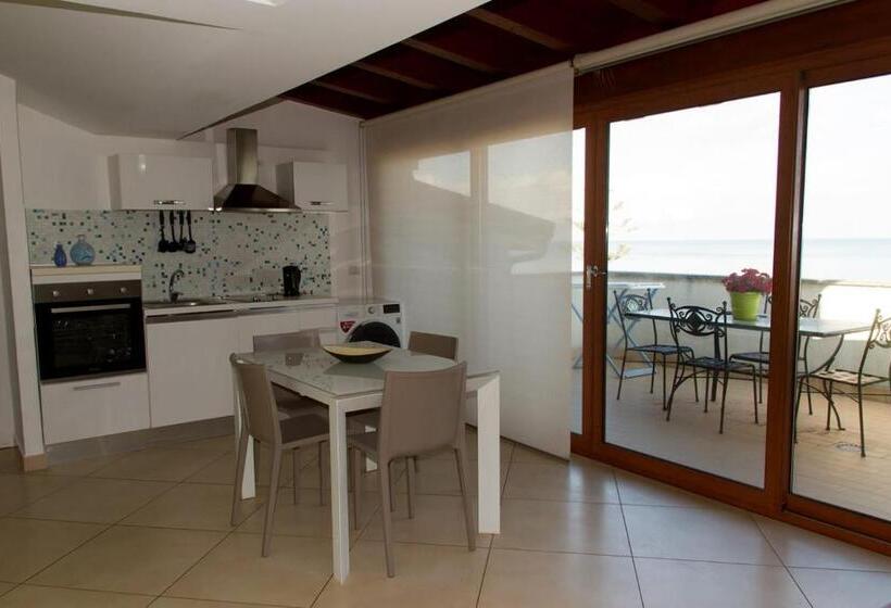 סוויטת ג'וניור נוף לים, Riviera Ionica