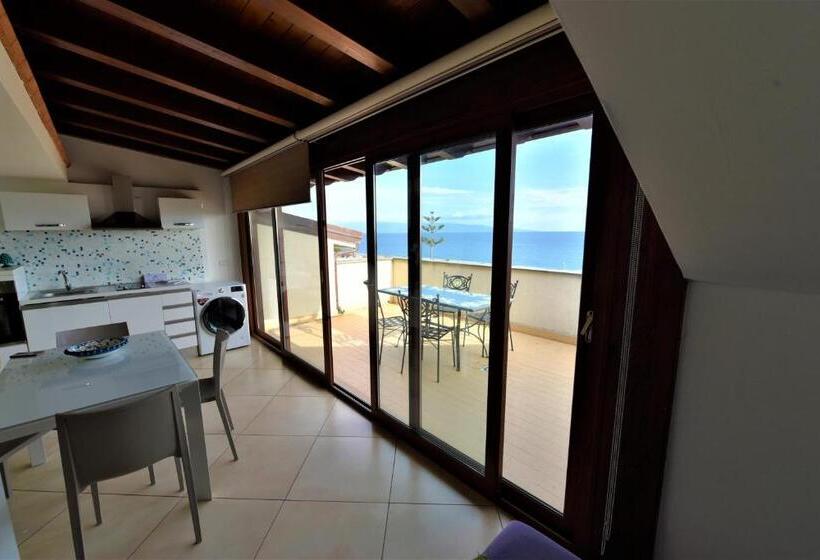 סוויטת ג'וניור נוף לים, Riviera Ionica