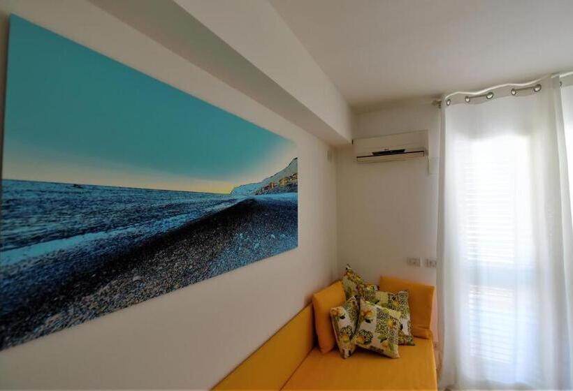 דירת חדר נוף לים, Riviera Ionica