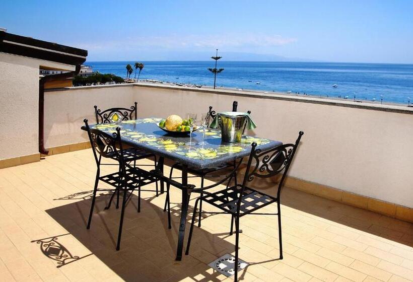 סוויטת ג'וניור נוף לים, Riviera Ionica