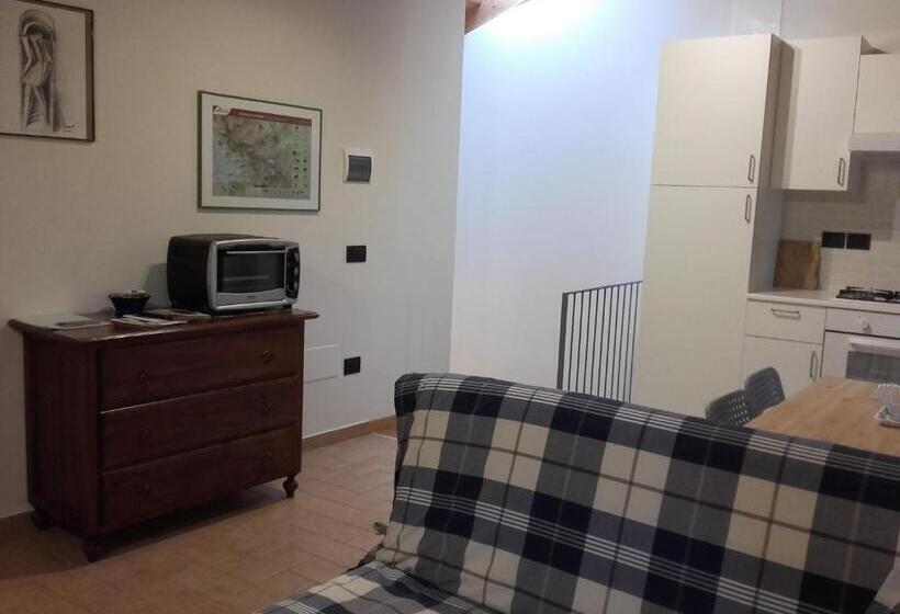 شقة غرفتين, Castello San Romano