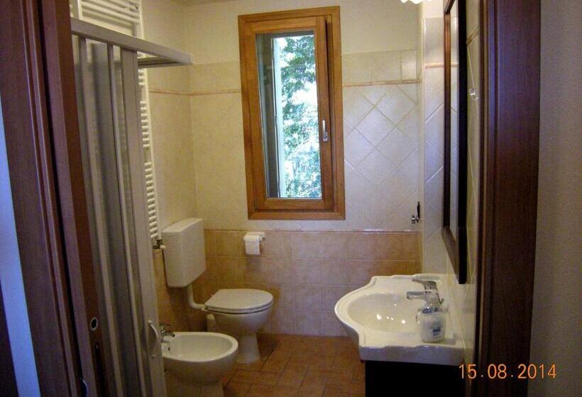 شقة غرفتين, Castello San Romano