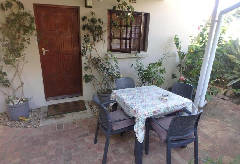 اتاق خانوادگی, Eagle S Nest B&b/self Catering