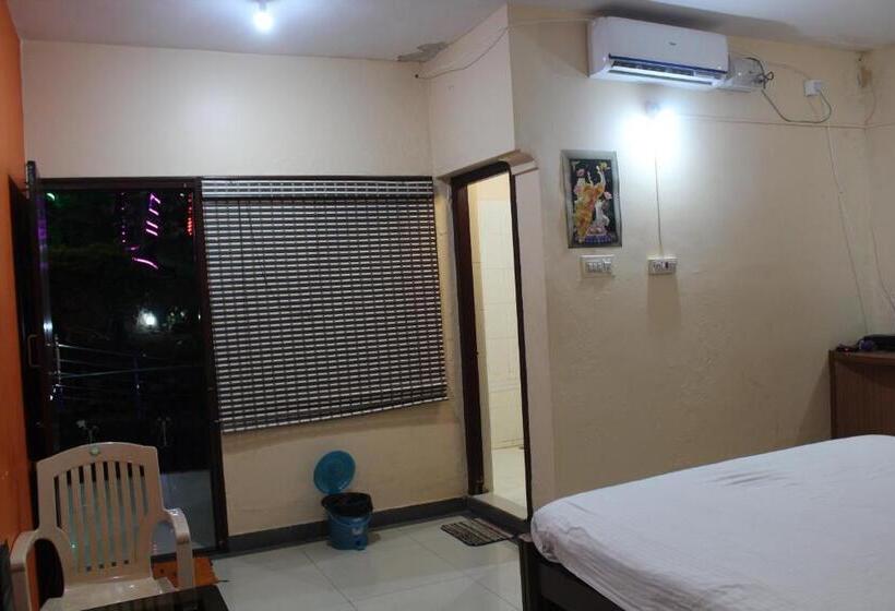 经济房, Greenwood Resort