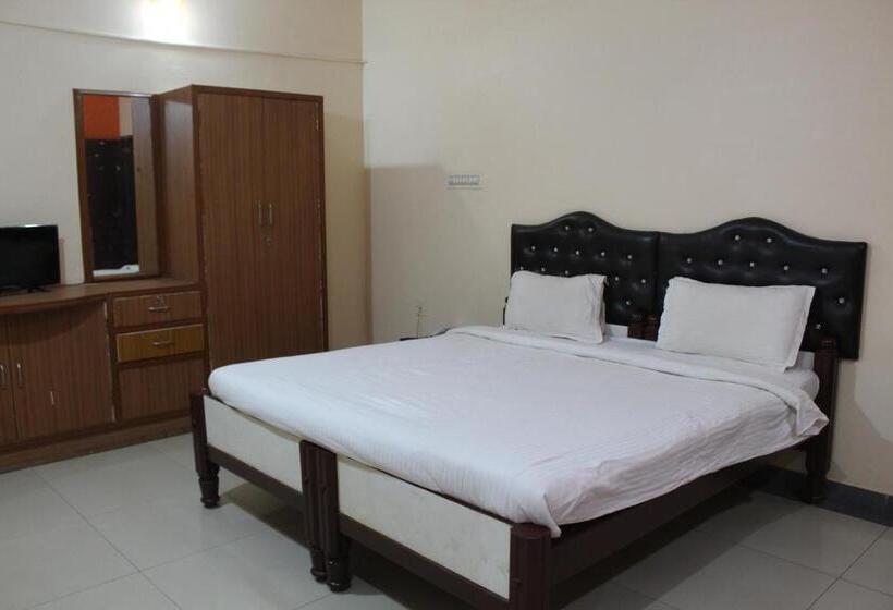 经济房, Greenwood Resort