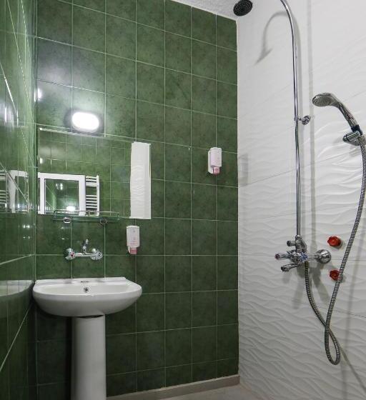 Quarto Estandar Individual, Complex Baroto