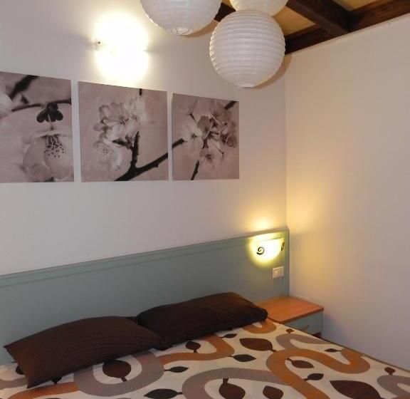 Bungalow Standard, Universo