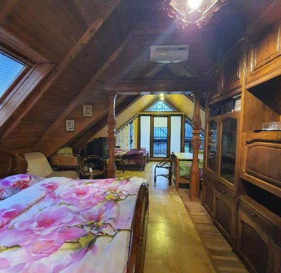 Cameră Familiară, Pas Birute