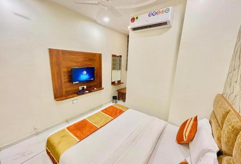 디럭스 룸, Avenue