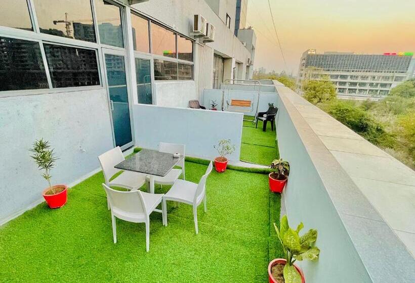 디럭스 룸, Avenue