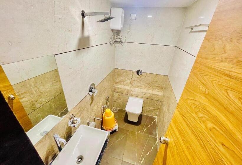 디럭스 룸, Avenue