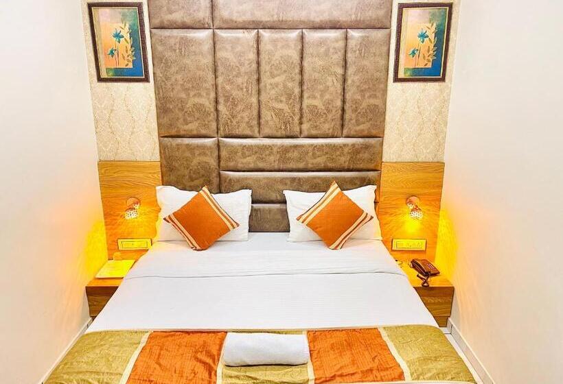 디럭스 룸, Avenue