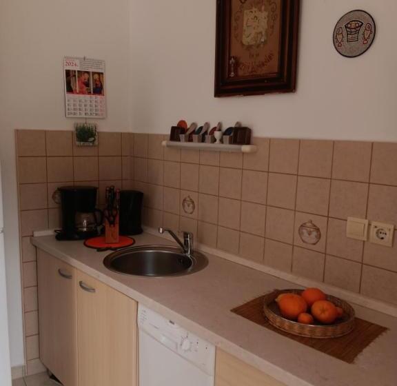 דירת חדר, Guest House Lucijo