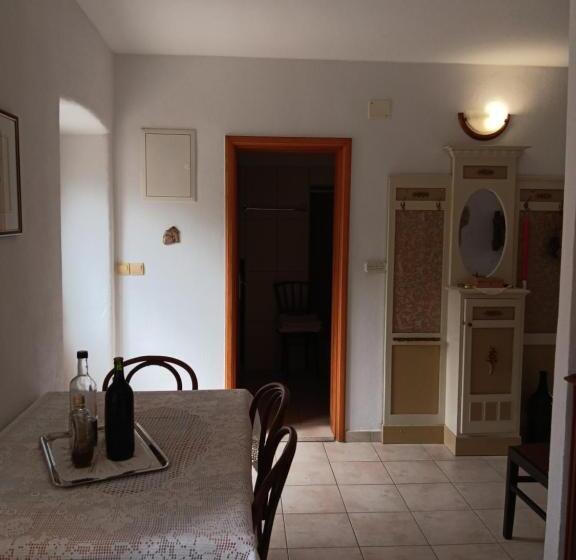 דירת חדר, Guest House Lucijo