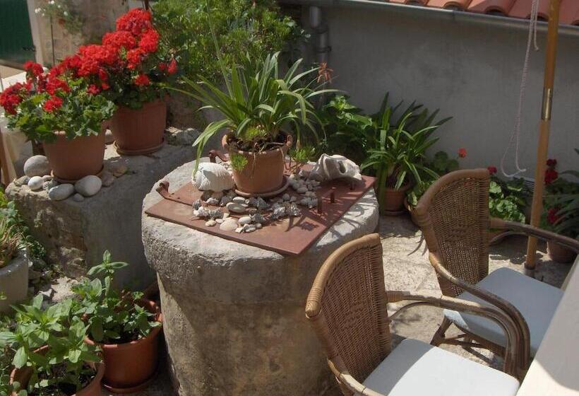 סטודיו סטנדרט עם מרפסת, Guest House Lucijo