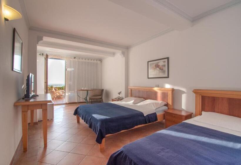 اتاق استاندارد سه تخته با بالکن, Apartments And Rooms Levantin Inn