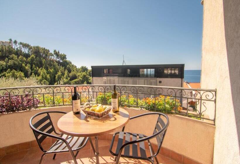 اتاق اساندارد با چشمانداز جانبی به دریا, Apartments And Rooms Levantin Inn