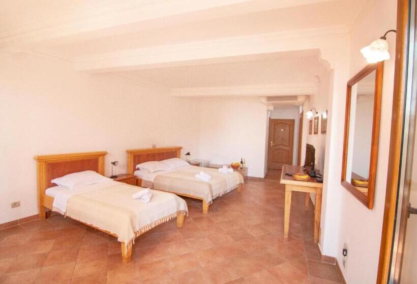 اتاق سوپریور سه تخته, Apartments And Rooms Levantin Inn