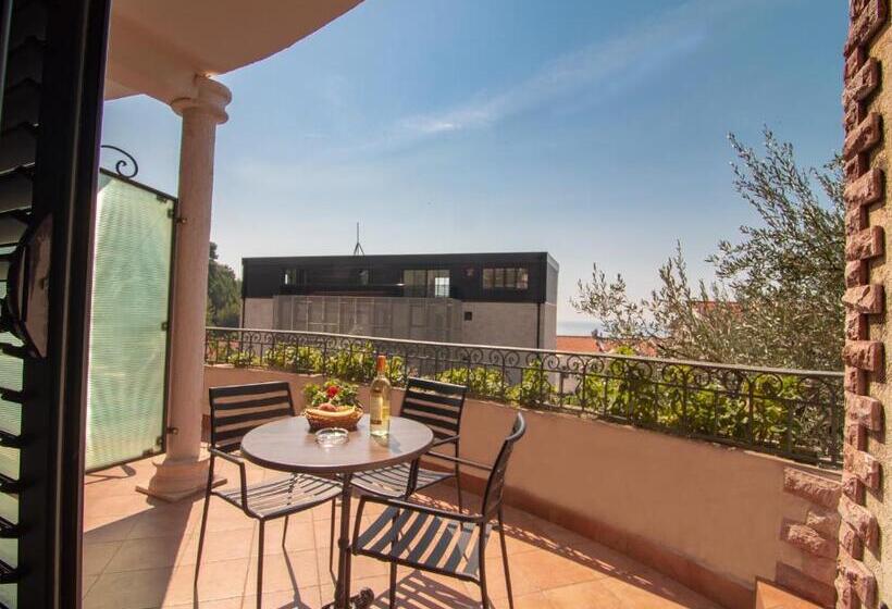 اتاق استاندارد سه تخته با بالکن, Apartments And Rooms Levantin Inn