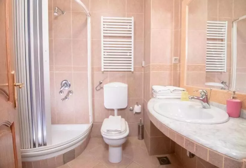 اتاق استاندارد سه نفره, Apartments And Rooms Levantin Inn