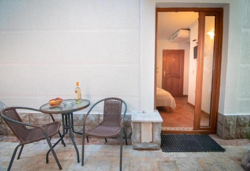 اتاق استاندارد با تراس, Apartments And Rooms Levantin Inn