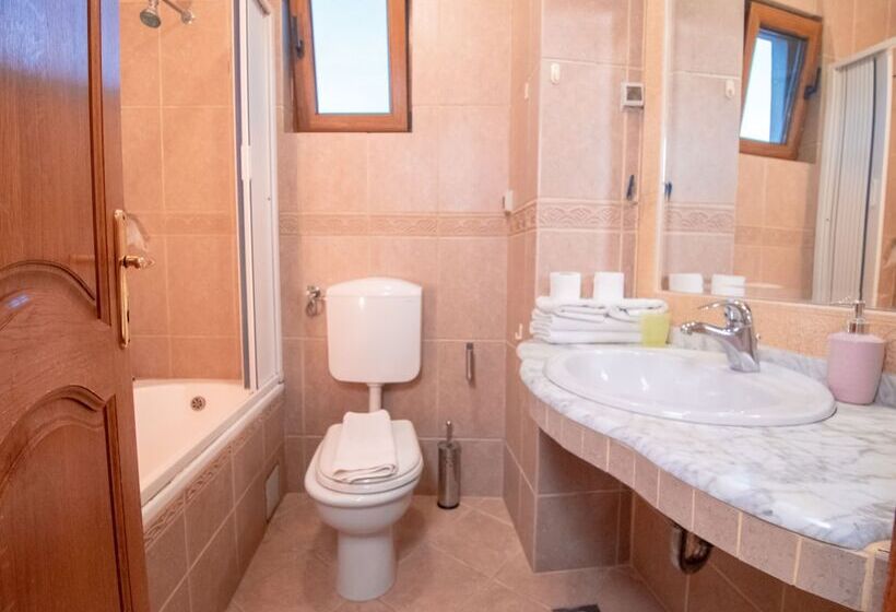 اتاق سوپریور سه تخته, Apartments And Rooms Levantin Inn