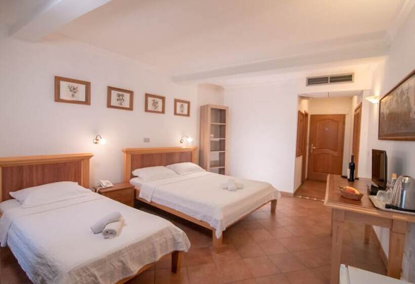 اتاق سوپریور سه تخته, Apartments And Rooms Levantin Inn