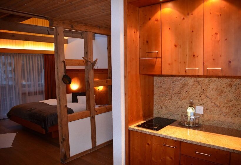 베이직 4인 룸, Belmont