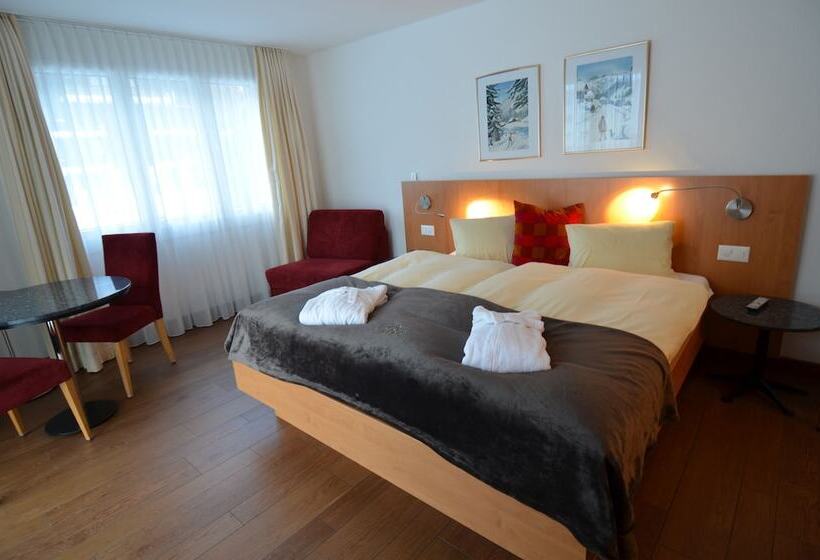 베이직 3인 룸, Belmont