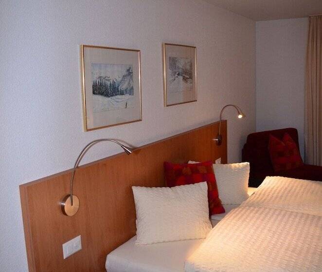 베이직 3인 룸, Belmont