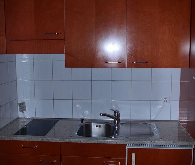 베이직 3인 룸, Belmont