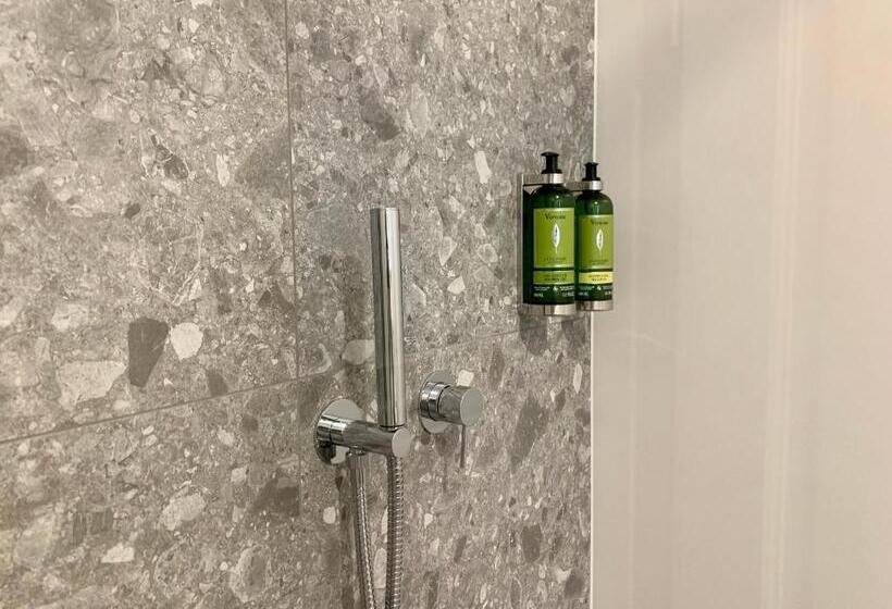 اتاق استاندارد, Bloom