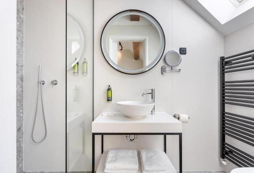 استودیوی استاندارد, Bloom