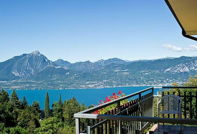 レイクビュースタンダードルーム, Costabella