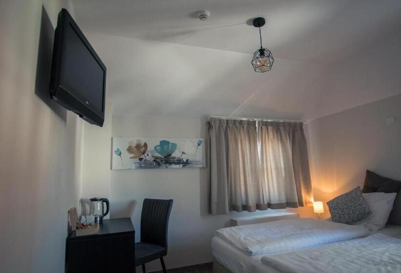 컴포트 룸, Crasborn Thorn