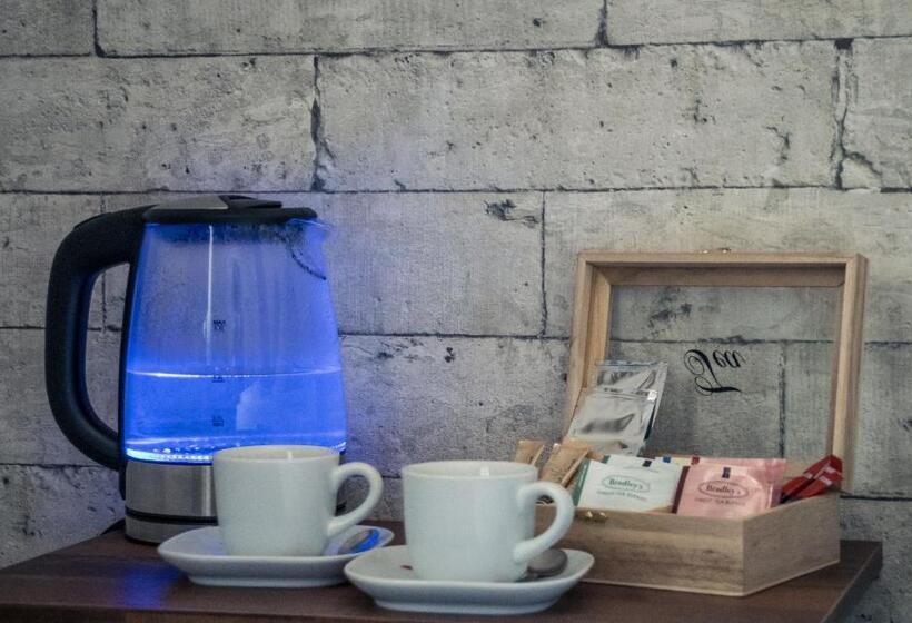 컴포트 룸, Crasborn Thorn