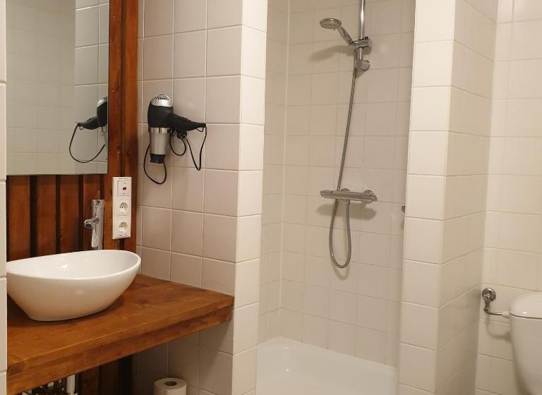 컴포트 룸, Crasborn Thorn