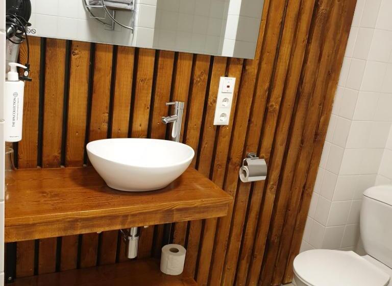 컴포트 룸, Crasborn Thorn