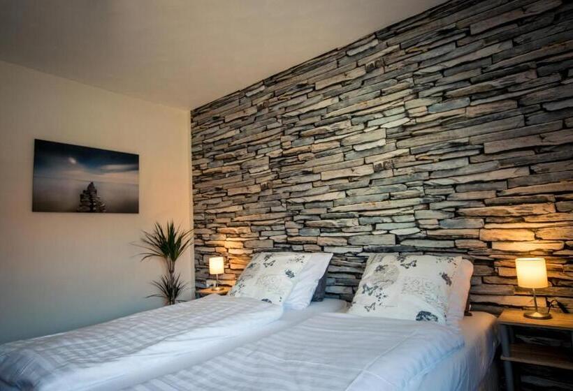 디럭스 룸, Crasborn Thorn