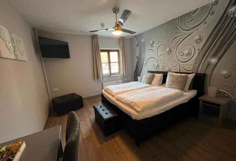 디럭스 룸, Crasborn Thorn