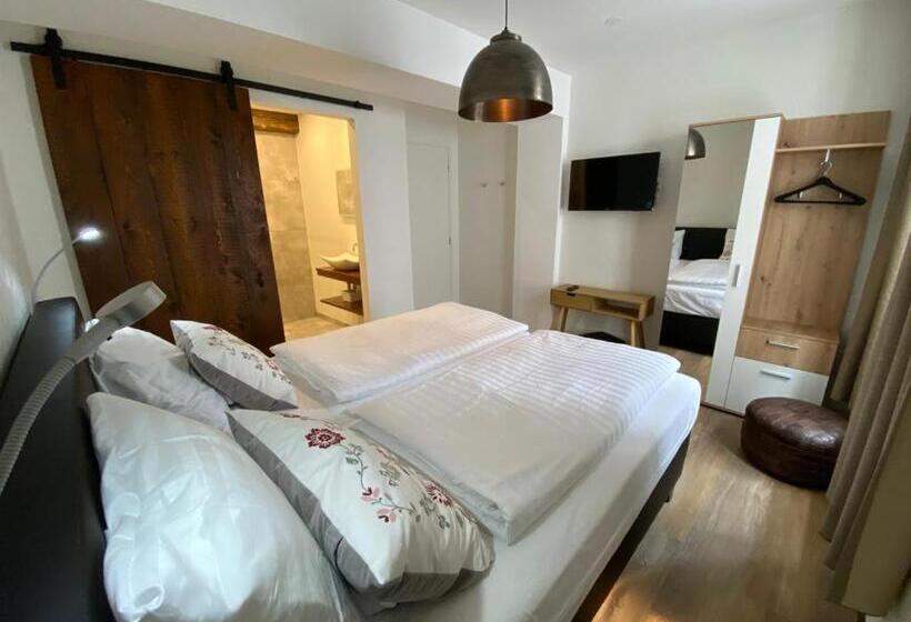 디럭스 룸, Crasborn Thorn