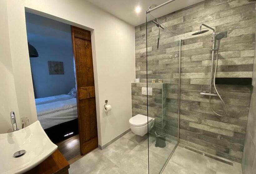 디럭스 룸, Crasborn Thorn