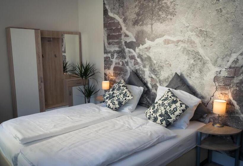 디럭스 룸, Crasborn Thorn