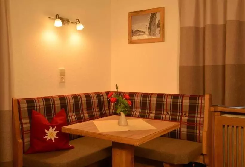 Deluxe-huone, Edelweiß