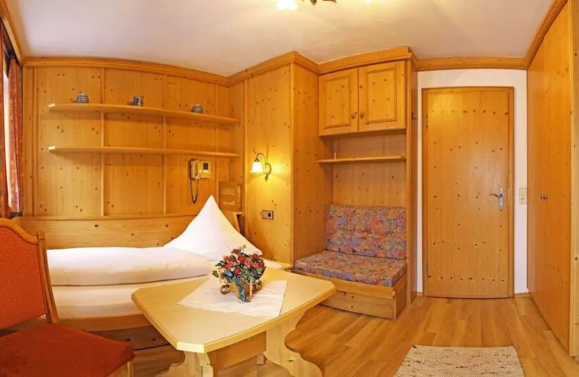 Comfort Yhden Hengen Huone, Edelweiß
