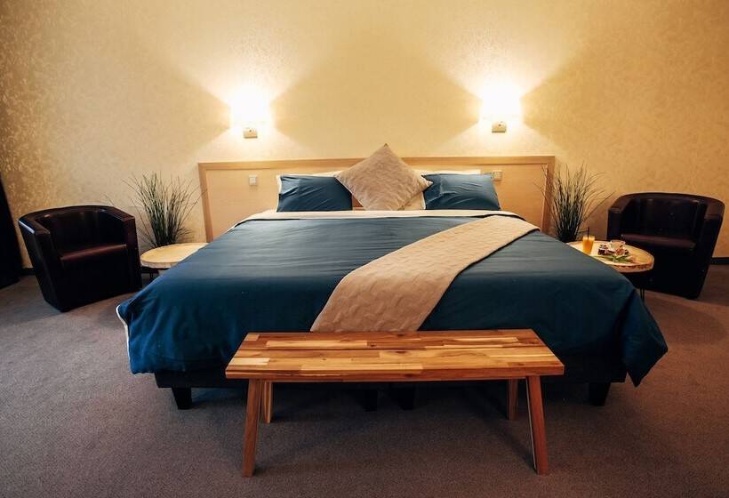 חדר סופריור, Forrestmix Club