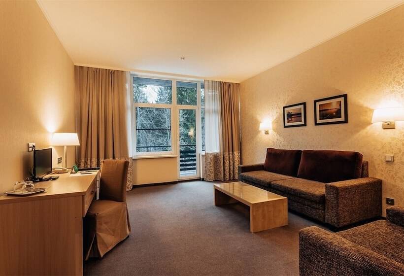 חדר משפחתי, Forrestmix Club