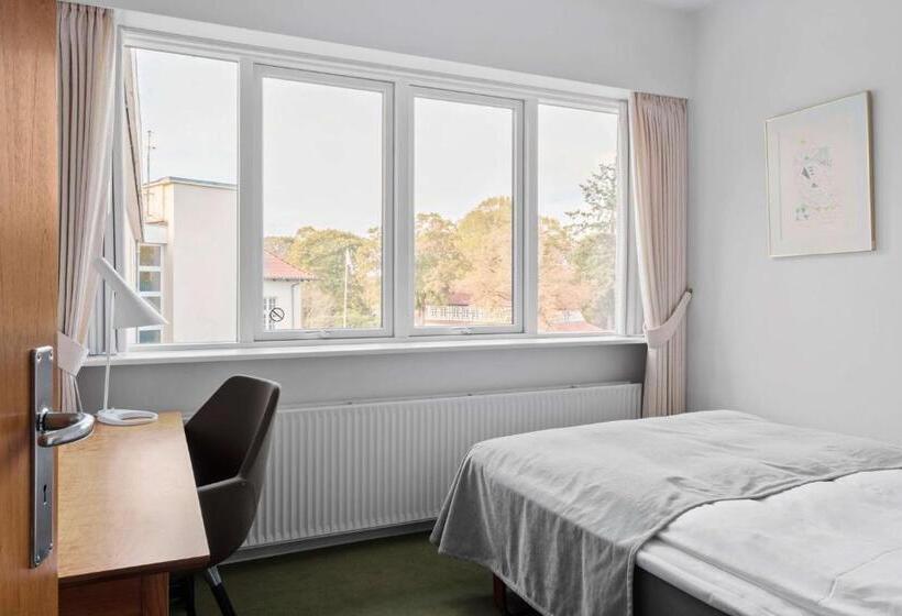 标准单人间, Gl Skovridergaard