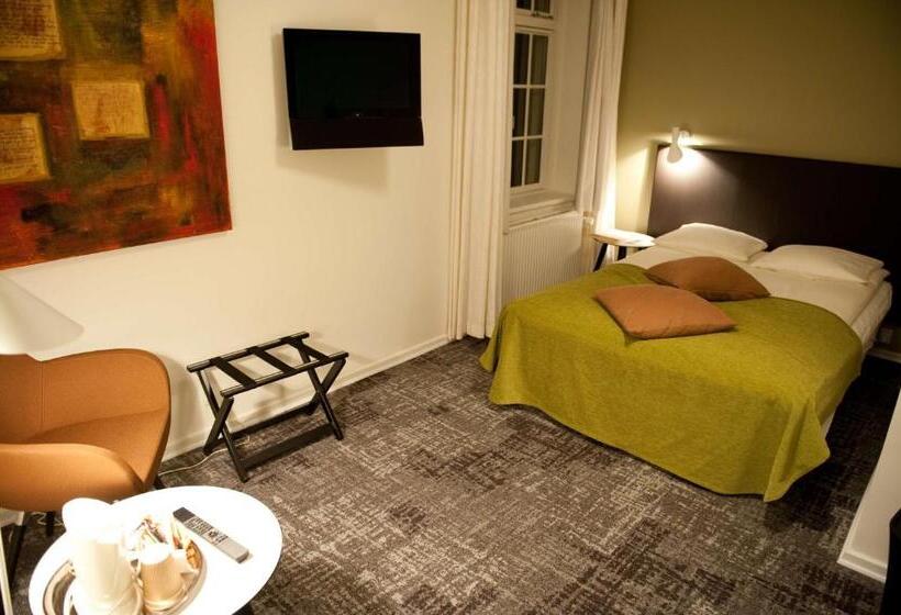 标准间, Gl Skovridergaard