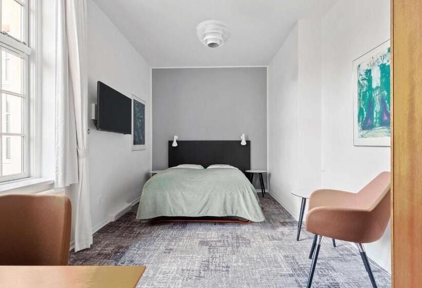 标准间, Gl Skovridergaard